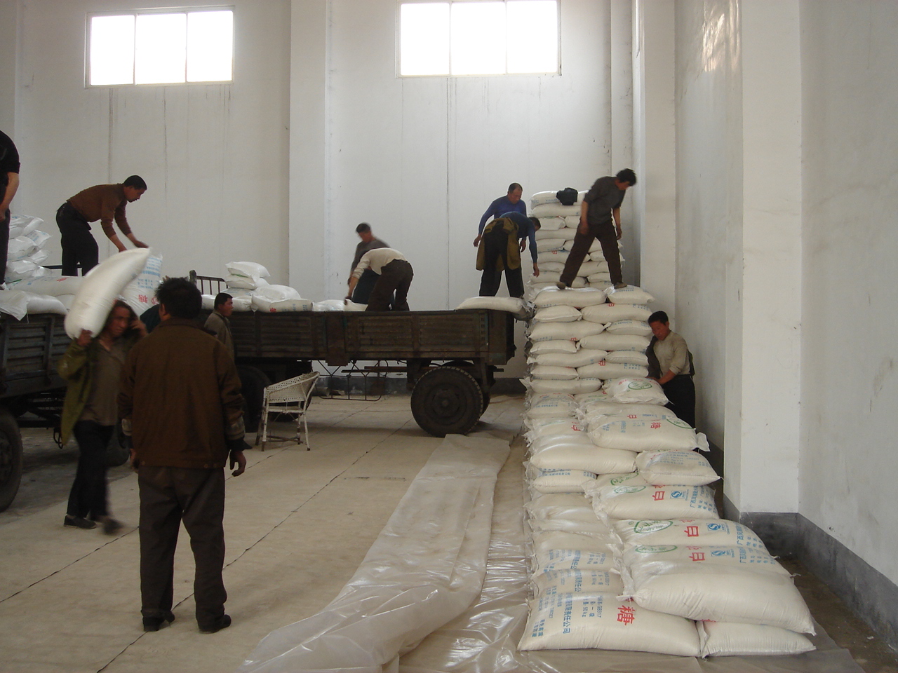 柳州这里哪有招聘搬运工的,最好工地上搬运,柳